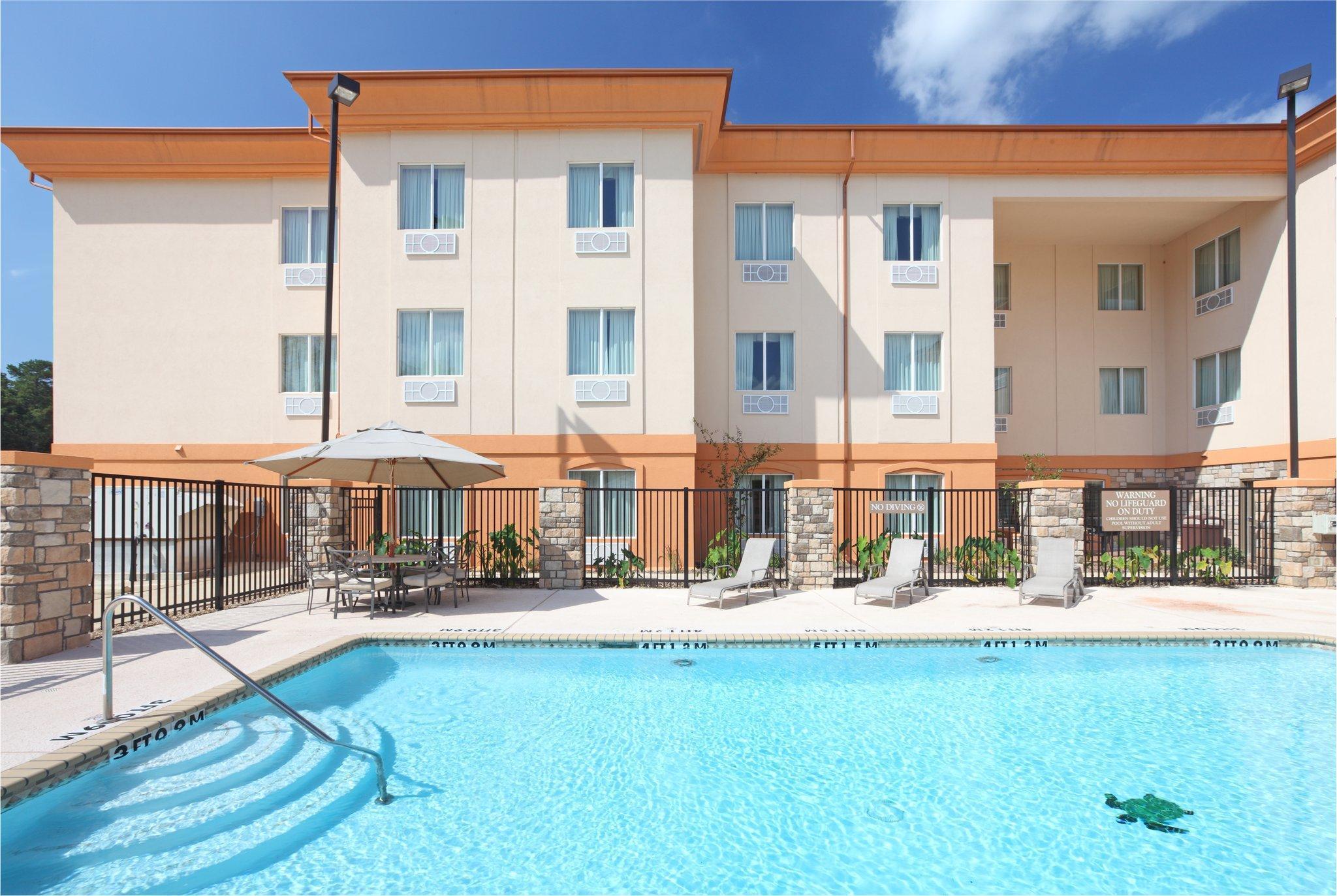 Holiday Inn Express Hotel & Suites Marshall By Ihg Exterior foto