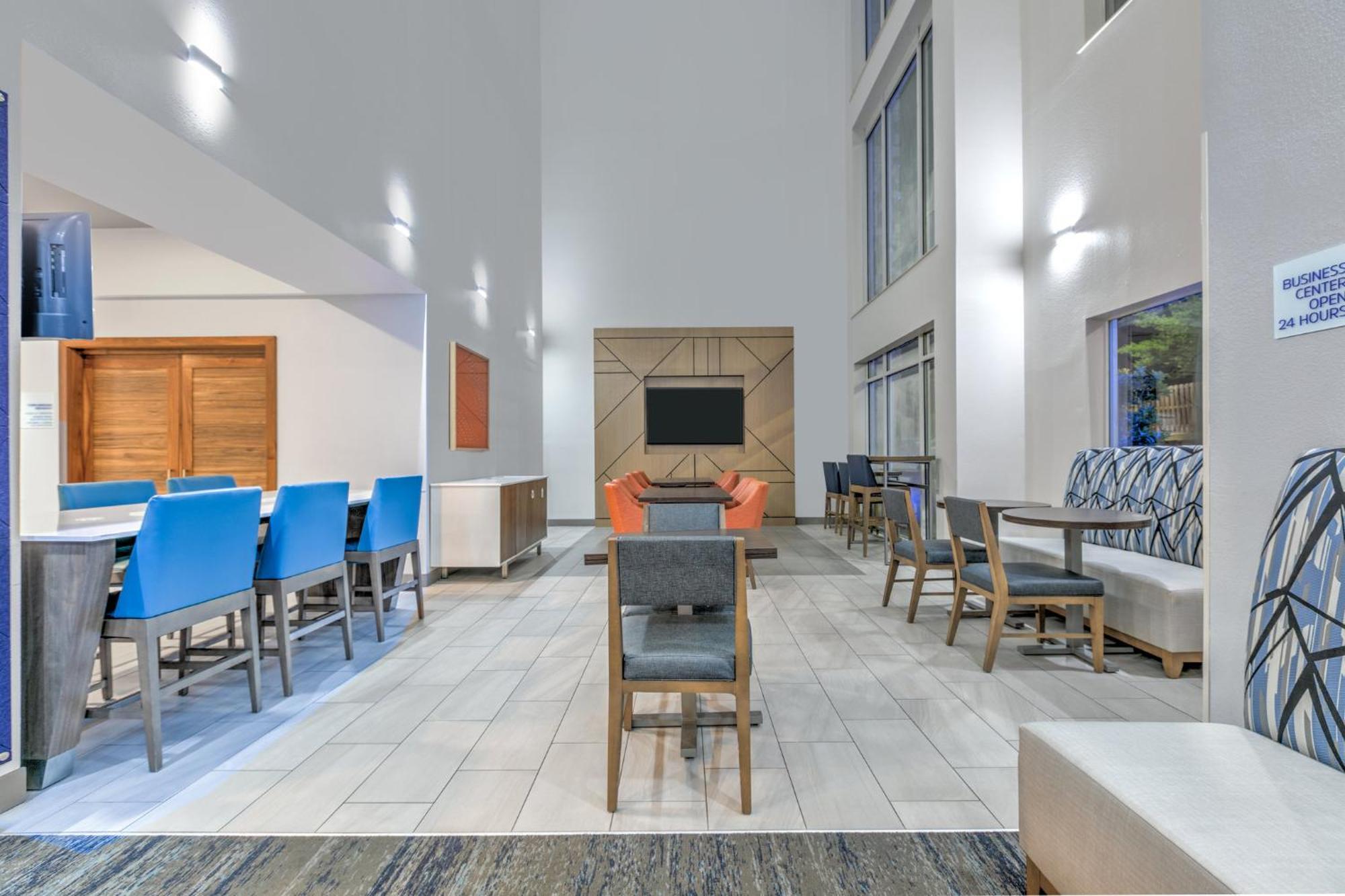 Holiday Inn Express Hotel & Suites Marshall By Ihg Exterior foto