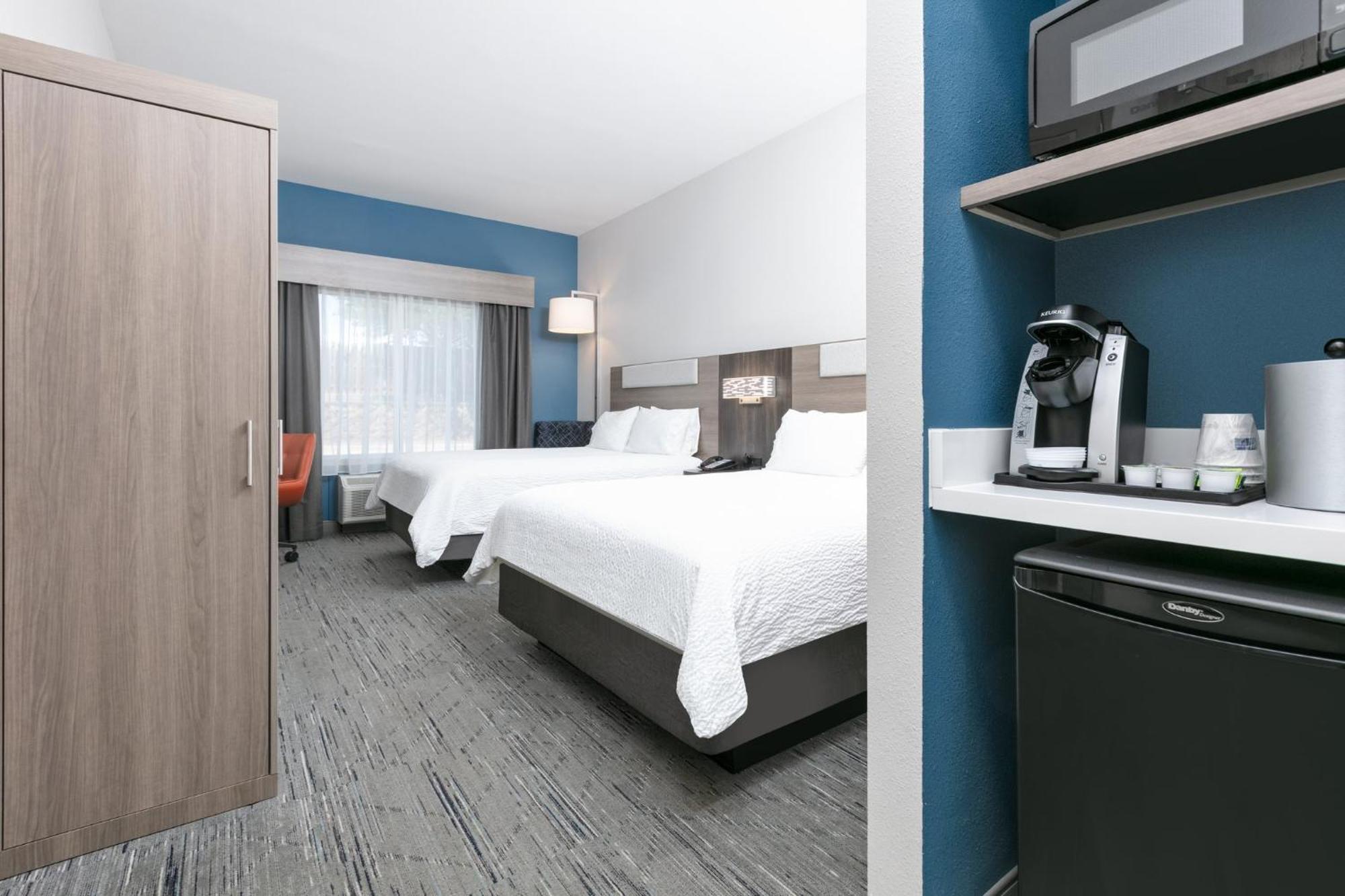 Holiday Inn Express Hotel & Suites Marshall By Ihg Exterior foto