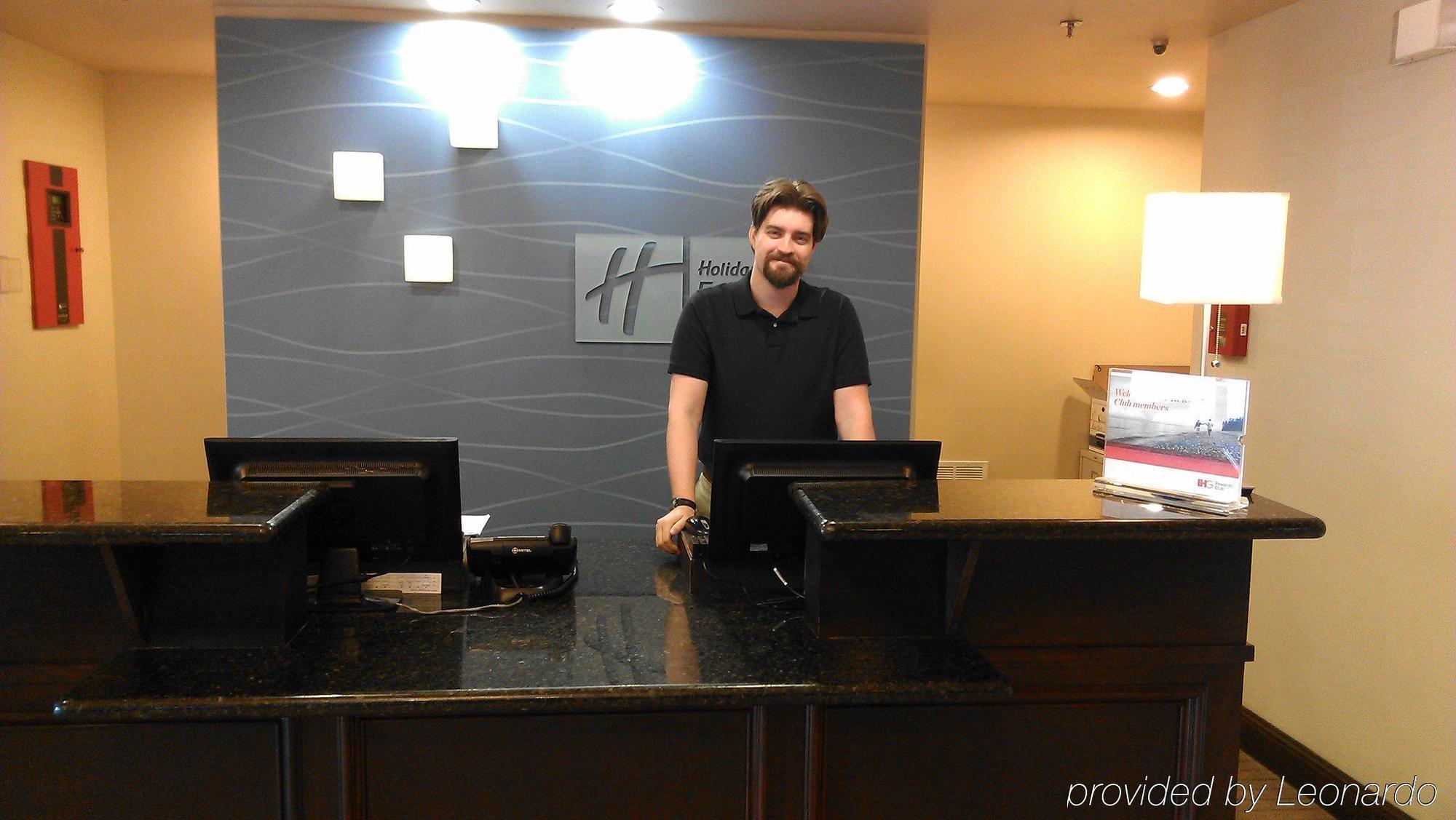 Holiday Inn Express Hotel & Suites Marshall By Ihg Exterior foto